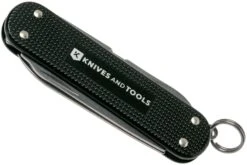 Victorinox Classic Alox Black 0.6221-23R4.KTE1 Knivesandtools Edition, Couteau Suisse -Marché Couteaux Magasin VT0 6221 23R4 KTE1 05 victorinox
