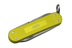 Victorinox Classic SD Alox Limited Edition 2023, 0.6221.L23 Electric Yellow, Couteau Suisse 9 Victorinox Classic SD Alox Limited Edition 2023, 0.6221.L23 Electric Yellow, Couteau Suisse -Marché Couteaux Magasin VT0 6221 L23 05 victorinox